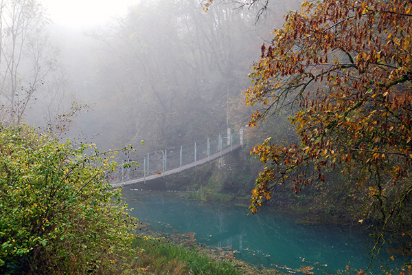 Die Brücke führt ins nahe Kroatien