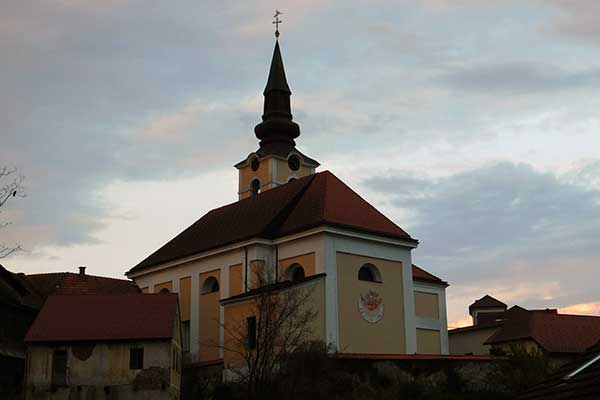 Die Pfarrkirche von Metlika