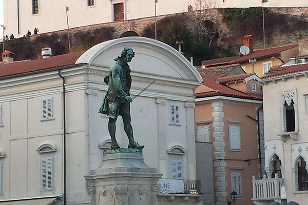 Das Denkmal von Guiseppe Tartini auf dem nach ihm genannten Platz
