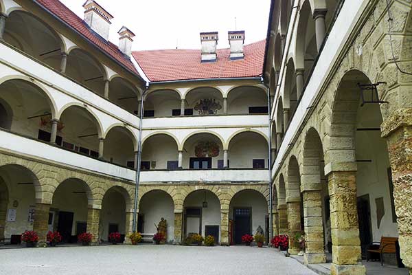 Der wunderschöne Innenhof von Schloss Ptuj