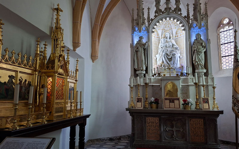 Der Marienaltar in der Kirche des Heiligen Petrus