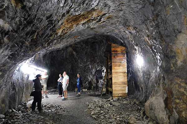 Im Inneren der Höhle Pečinka