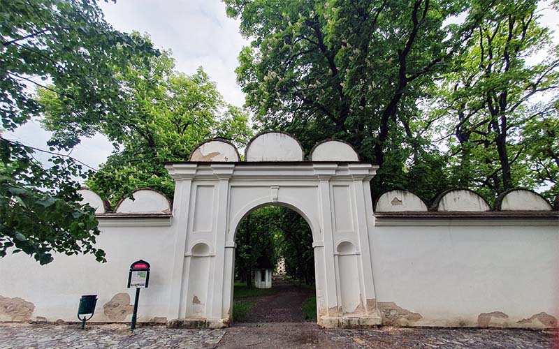 Der Eingang zum Schlosspark