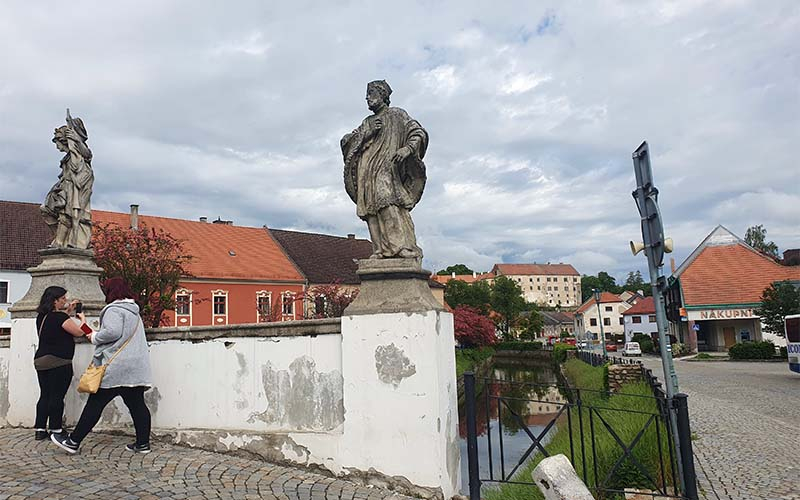 Die Brücke vor dem Rathau