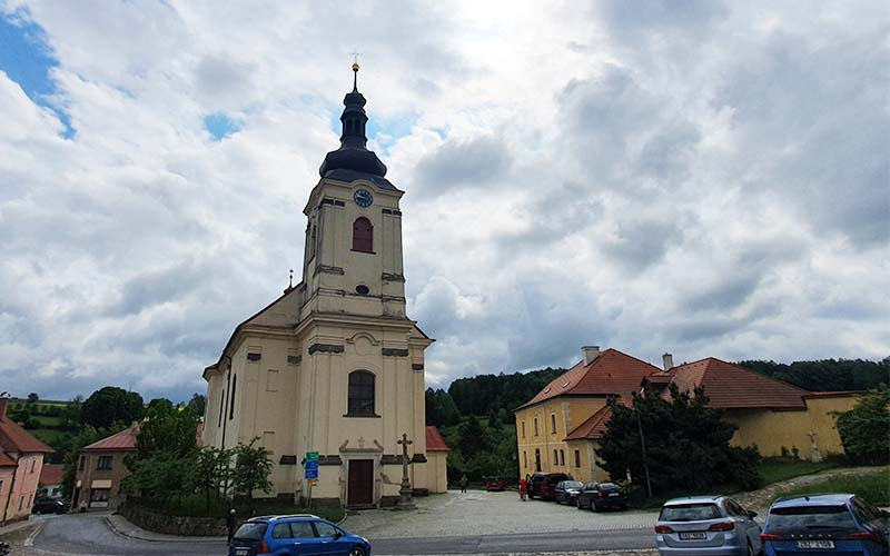 Blick auf die Pfarrkirche