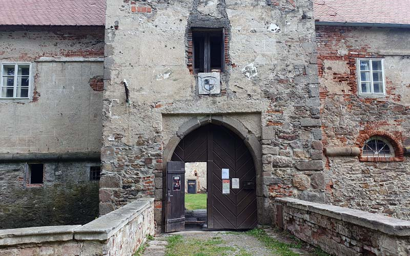 Der Eingang zum Schloss