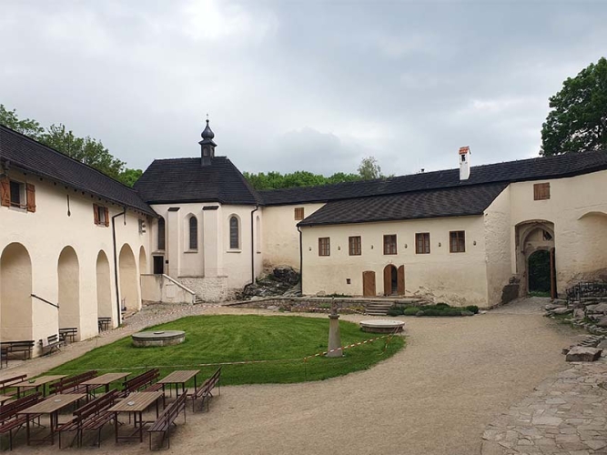 Blick in den Burghof