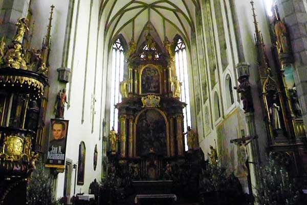 Im Inneren der St. Veitskirche