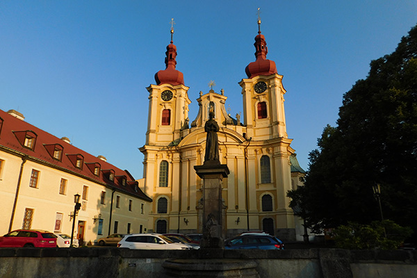 Die Wallfahrtskirche Maria Heimsuchung und das ehemalige Kloster 