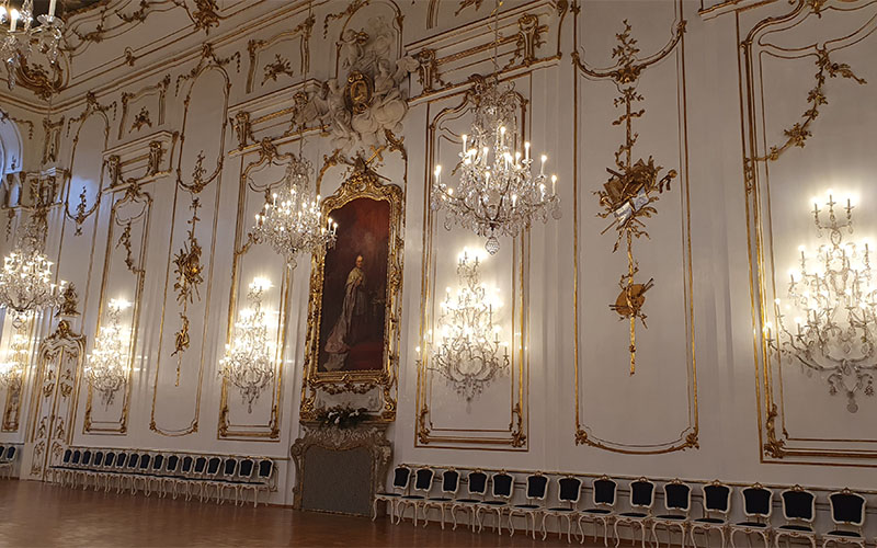 Im erzbischöflichen Palais