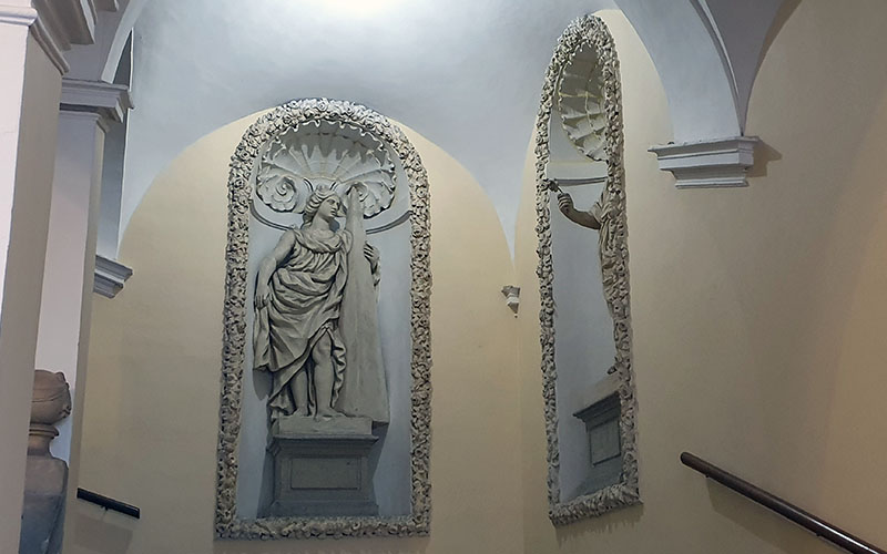 Im erzbischöflichen Palais