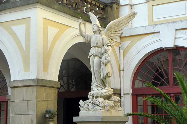 Eine Statue im Schlosshof von Kroměříž (Kremsier)