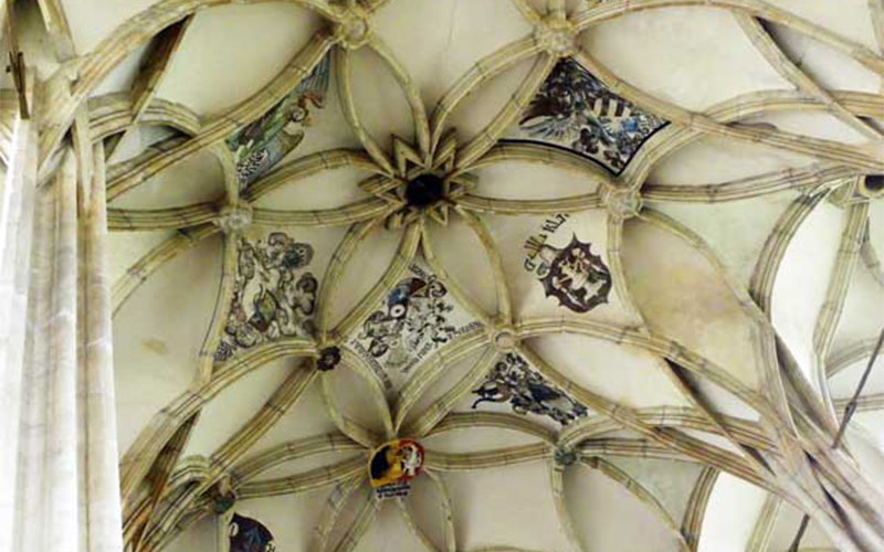 Blick zur Decke in der Kathedrale der Heiligen Barbara