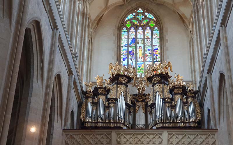 Blick zur Orgel in der Kathedrale zur Heiligen Barbara
