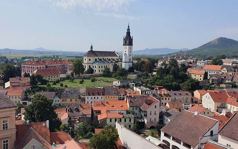 Blick vom Kelch auf die Kathedrale am Domhügel