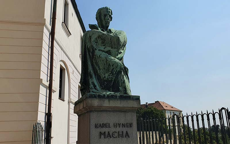 Die Dichter-Statue