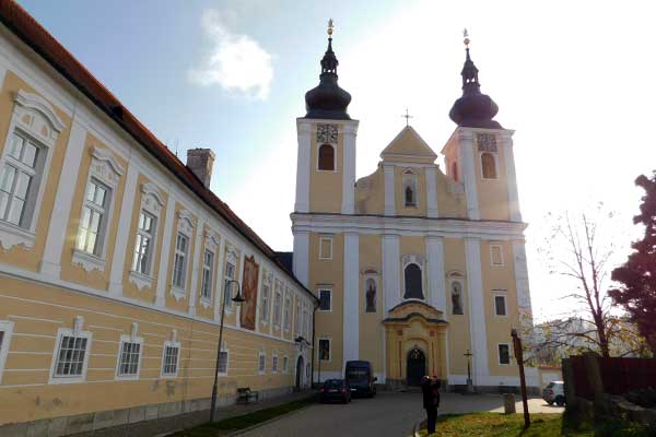 Blick auf das Kloster und die Kirche Peter und Paul
