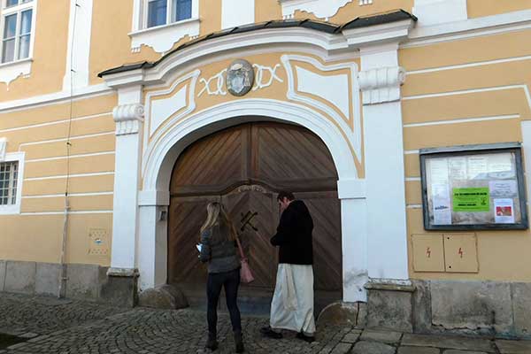 Der Eingang zum Kloster 