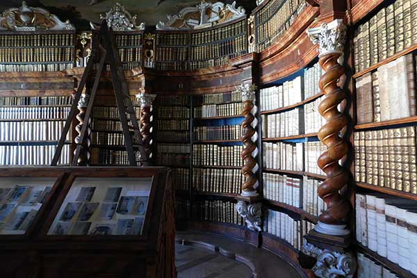 Blick in die Bibliothek des Klosters 