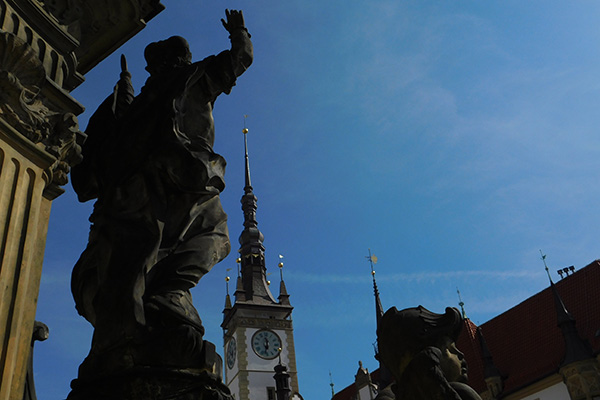 Blick von der Dreifaltigkeitssäule zum Rathaus 