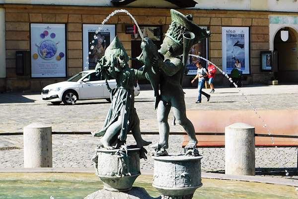 Detail des Arionbrunnen am Oberen Platz 