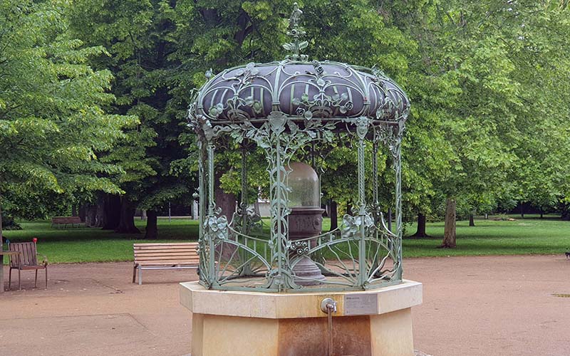 Im Kurpark bei den Quellen