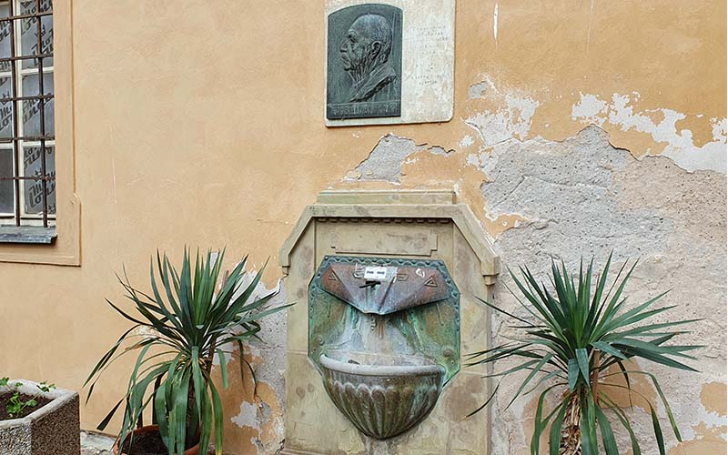 Die erste Heilquelle im 2. Schlosshof