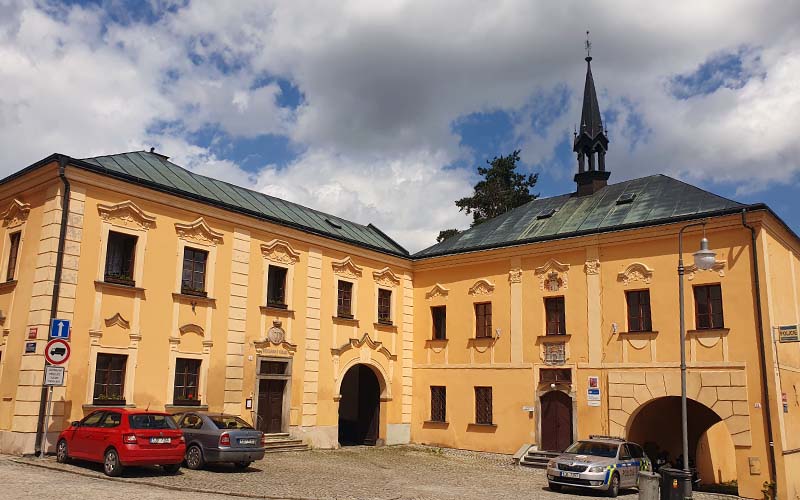 Blick zum Dekanat in Polná