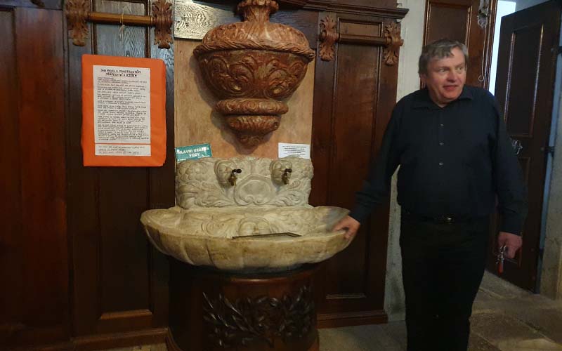 In der Sakristei der Kirche Mariä Himmelfahrt in Polná