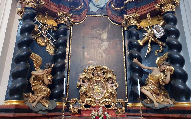 In der Kirche Mariä Himmelfahrt in Polná