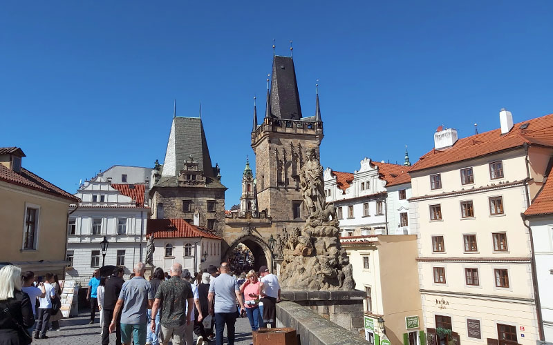 Blick auf die Brückentürme der Kleinseite