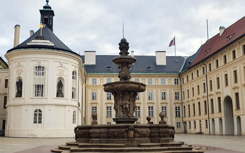 Die Heiligen Kreuz Kapelle in der Prager Burg
