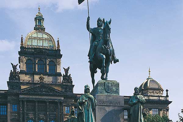 Die Statue des Heiligen Wenzel am Wenzelsplatz in Prag (Foto © Czech Tourism)