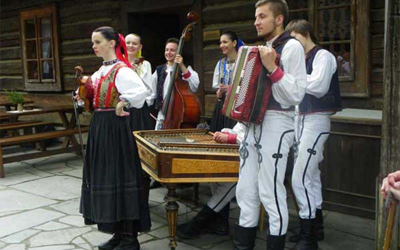 Es gibt hier immer wieder Folklore-Veranstaltungen