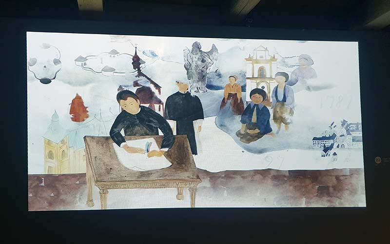 Viele Videos erzählen die Geschichte des Klosters
