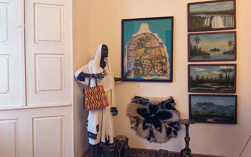 Ein Raum in der Ausstellung erinnert auch an die Zeit der Familie in Äthiopien