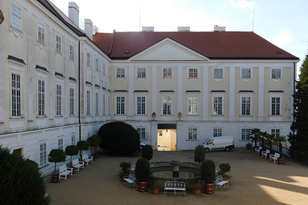 Der Ehrenhof von Schloss Vranov