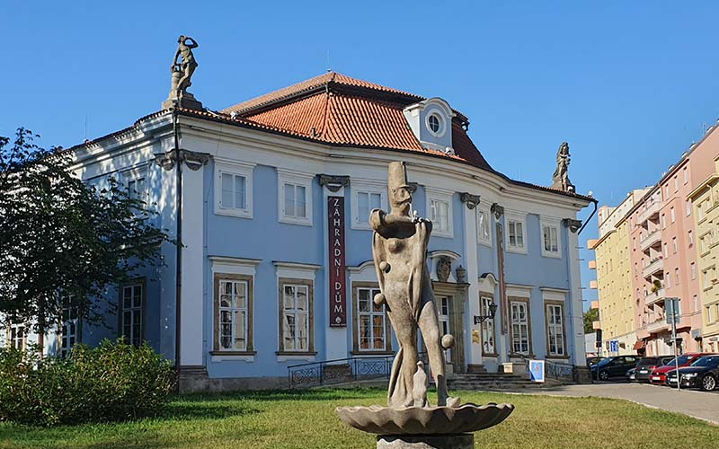 Das Gärtnerhaus am Anfang des Schlossparks