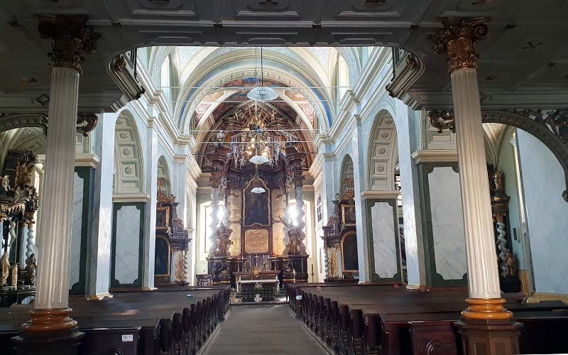 Im Inneren der Kirche Johannes des Täufers