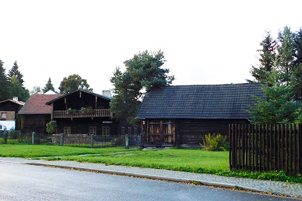 Die berühmten Holzhäuser von Volary