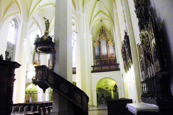 Im Inneren der Klosterkirche 