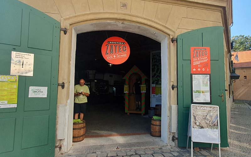 Der Eingang zum Hopfen- und Biertempel