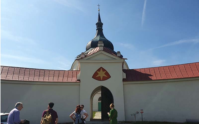 Ein Tor im Kreuzgang