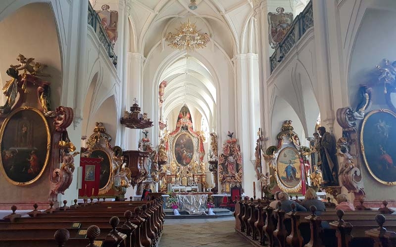 Blick ins Innere der Stiftskirche des Klosters Želiv