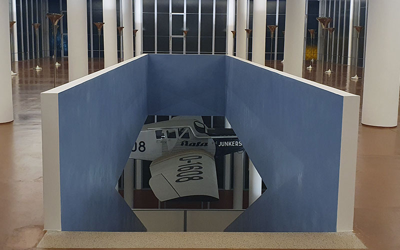 Blick zum Stiegenaufgang in der Mitte des Raumes