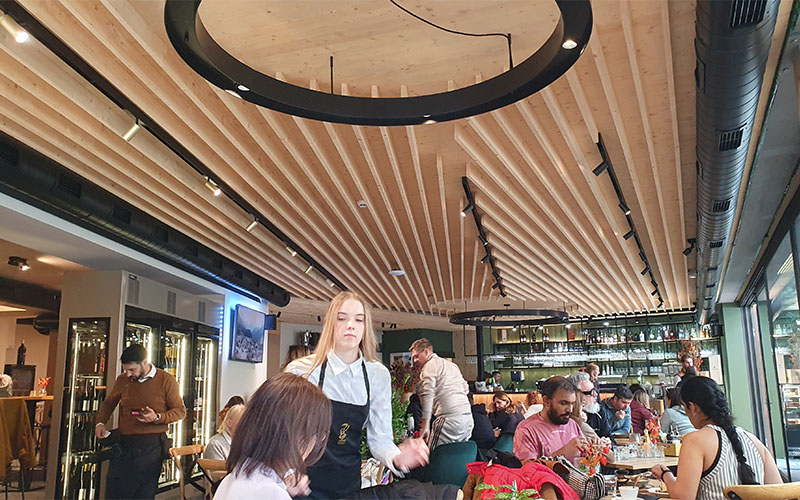 Im Restaurant am Jasna See