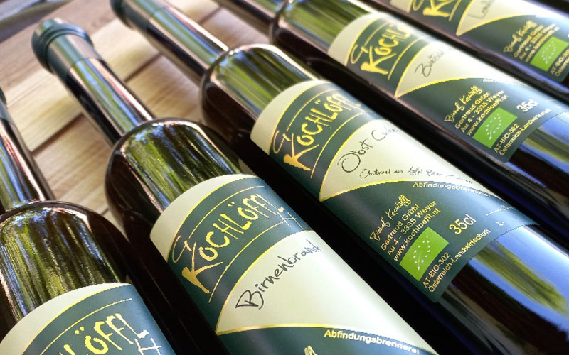 Ein Schnäpschen in Ehren (Foto © Biohof Kochlöffl)