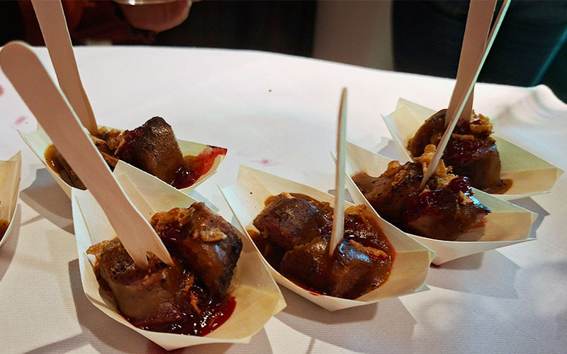 Eine Köstlichkeit: Die Wild-Bratwürstel