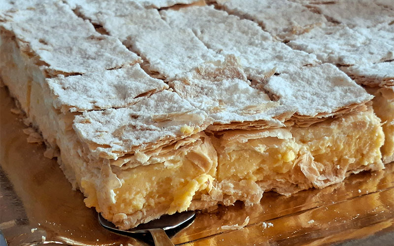 Eine Berühmtheit: Die Bleder Cremeschnitte