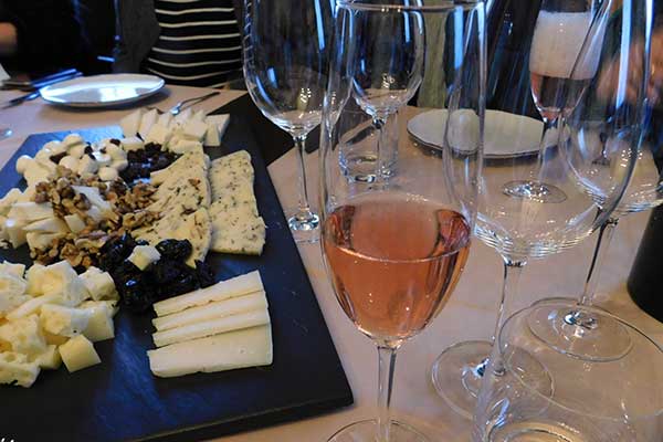 Bei der Verkostung des Cviček